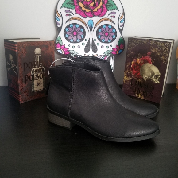 Universal thread ankle booties - Picture 3 of 8